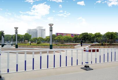 道路隔離護欄.jpg 道路隔離護欄.jpg