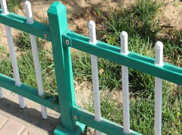 草叢護(hù)欄.jpg 草叢護(hù)欄.jpg