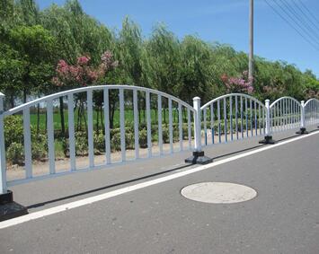 道路隔離護(hù)欄.jpg 道路隔離護(hù)欄.jpg