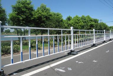 道路護(hù)欄.jpg 道路護(hù)欄.jpg