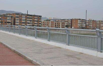 橋梁護欄.jpg 橋梁護欄.jpg